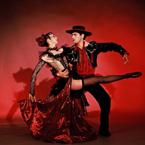 Eine tänzerische Reise um DIE WELT: Spanische Tanzshow buchen